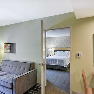Queen Suite Mobility Access or Non-Smoking